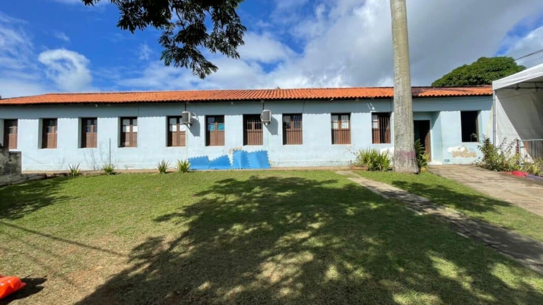 Escola Estadual Municipalizada Maria Rita Coelho Novellino passa por adequação predial no bairro Rasa