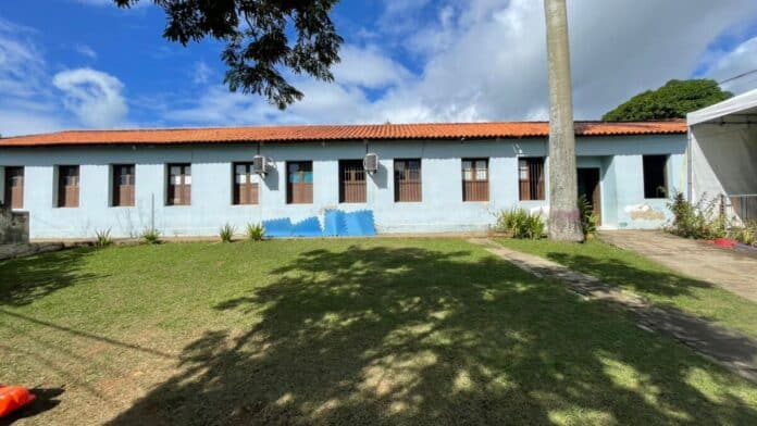Escola Estadual Municipalizada Maria Rita Coelho Novellino passa por adequação predial no bairro Rasa