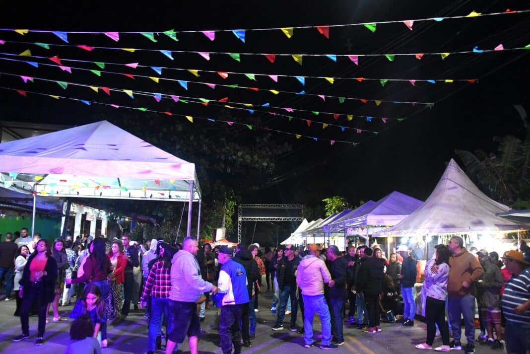 Festa em homenagem a Santo Antônio atrai moradores e visitantes para o Espraiado
