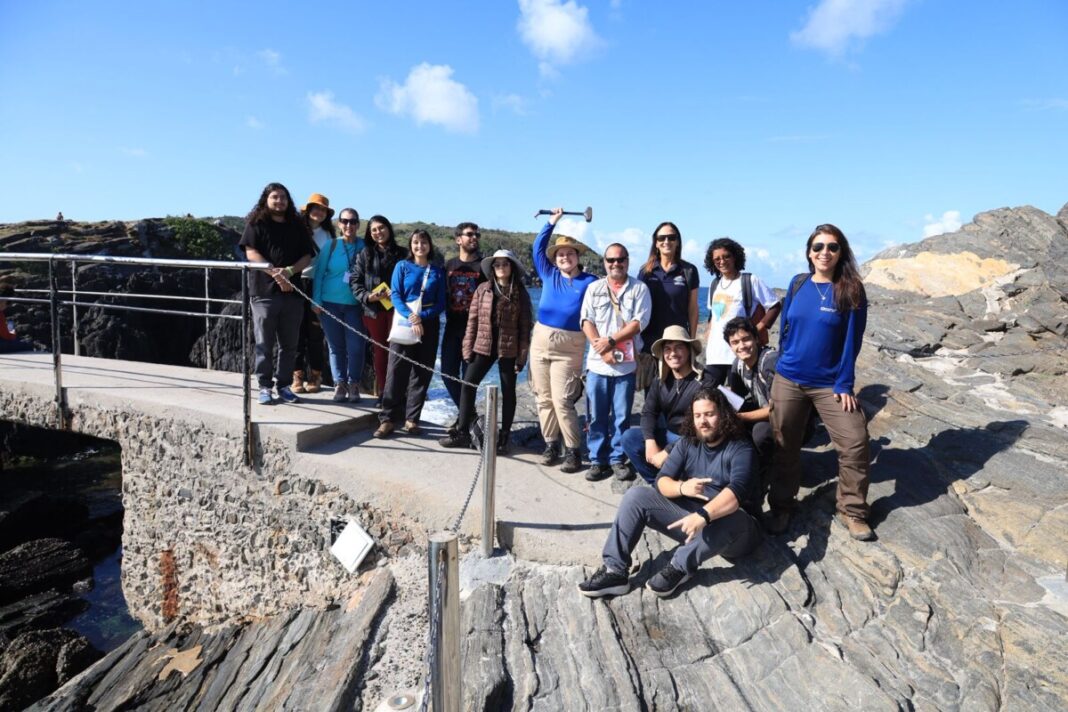 Forte São Matheus, em Cabo Frio, recebe alunos de pós-graduação da UFRJ para aula de campo