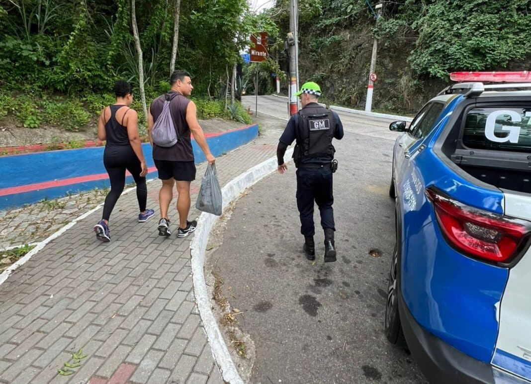 Grupamento Turístico auxilia visitantes na Trilha da Pedra do Elefante