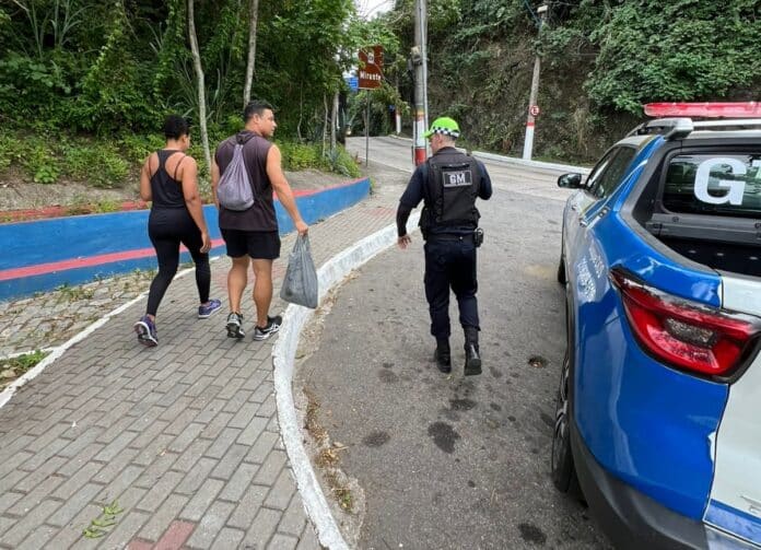 Grupamento Turístico auxilia visitantes na Trilha da Pedra do Elefante