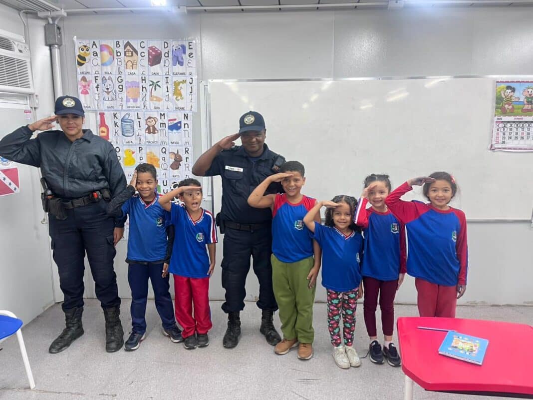 Grupamento de Ronda Escolar da Guarda Municipal realiza interação com alunos