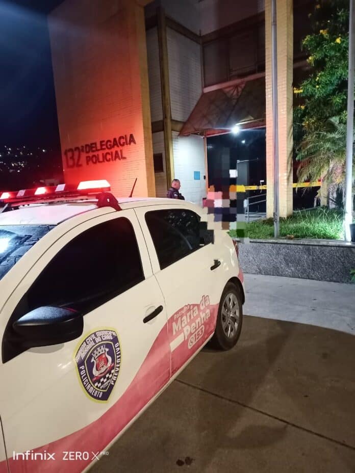 Homem é preso em Arraial do Cabo após agredir companheira e tentar se esconder no banheiro