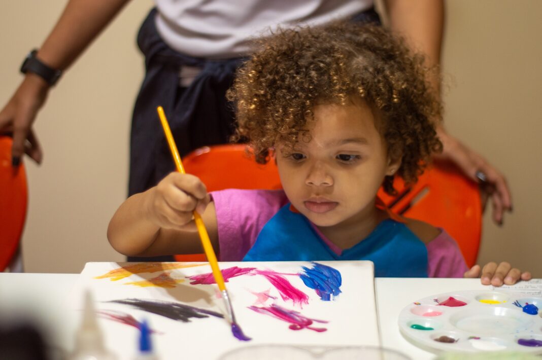 Maricá promove oficina de artes inclusiva para adolescentes de 11 a 14 anos