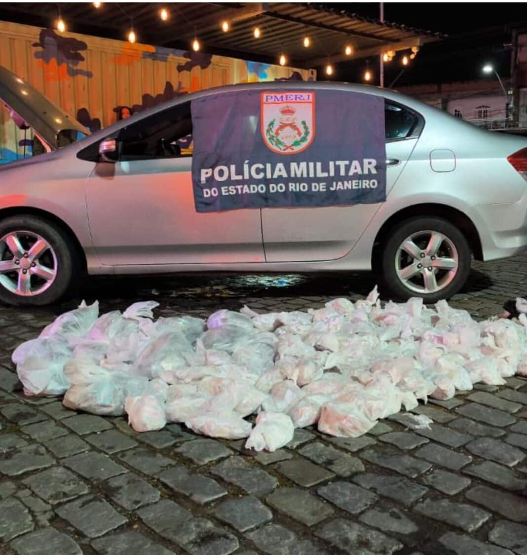 'Mula' do tráfico, homem é preso com mais de 50 kg de drogas em Saquarema