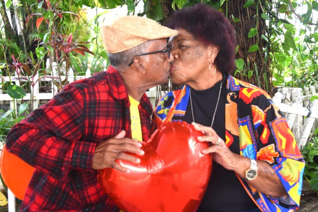No Dia dos Namorados, o amor está no ar na Casa do Idoso de Maricá