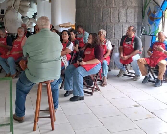 Oficina de vitrais teve aula inaugural no sábado (07/06)