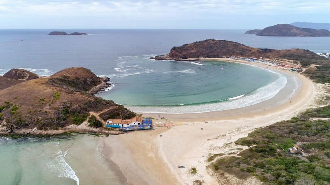 Praia do Pontal do Peró, em Cabo Frio, está entre as melhores praias das Américas