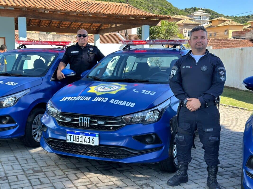 Prefeito de Búzios entrega novas viaturas para a Guarda Civil Municipal com novo layout do Governo Federal e anuncia assistência médica para os agentes