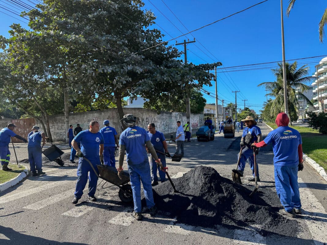 Prefeitura de Cabo Frio realiza mutirão de infraestrutura e limpeza no bairro Braga nesta quarta (18)