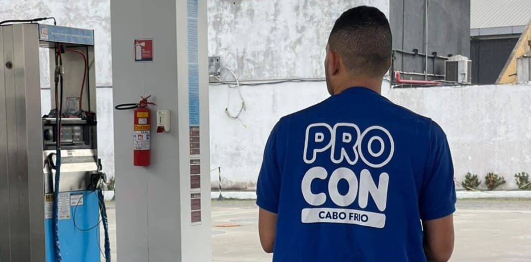 Procon Cabo Frio fiscaliza repasse de desconto da Petrobras nos postos de combustíveis do município