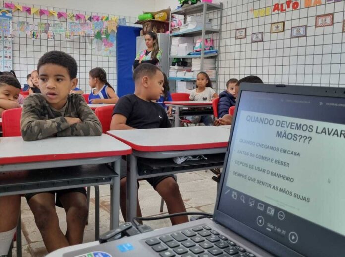 Programa Saúde na Escola realiza ação multidisciplinar na E. Mz. Manoel Martins