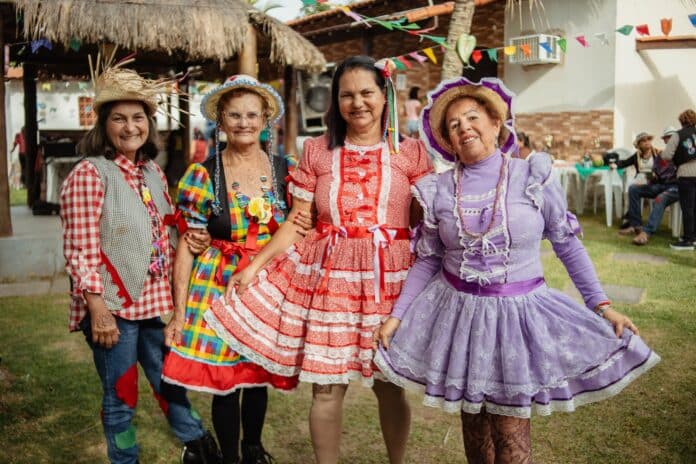 Arraiá da Melhor Idade anima idosos na Casa de Bambuí com quadrilha, música ao vivo e clima de roça