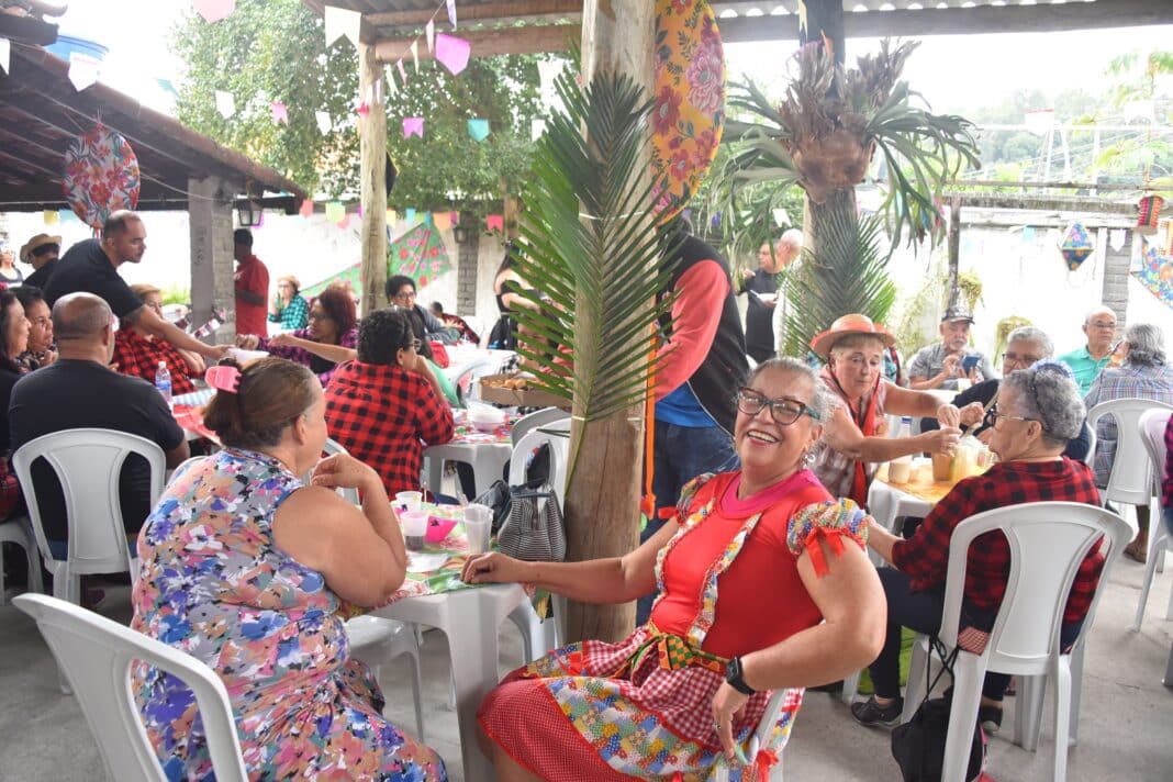 “Arraiá da Mió Idade” reúne idosos para confraternização em Santa Paula