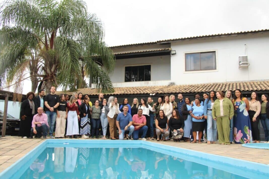 Cabo Frio participa de encontro regional da EJA com projeto voltado à valorização dos alunos