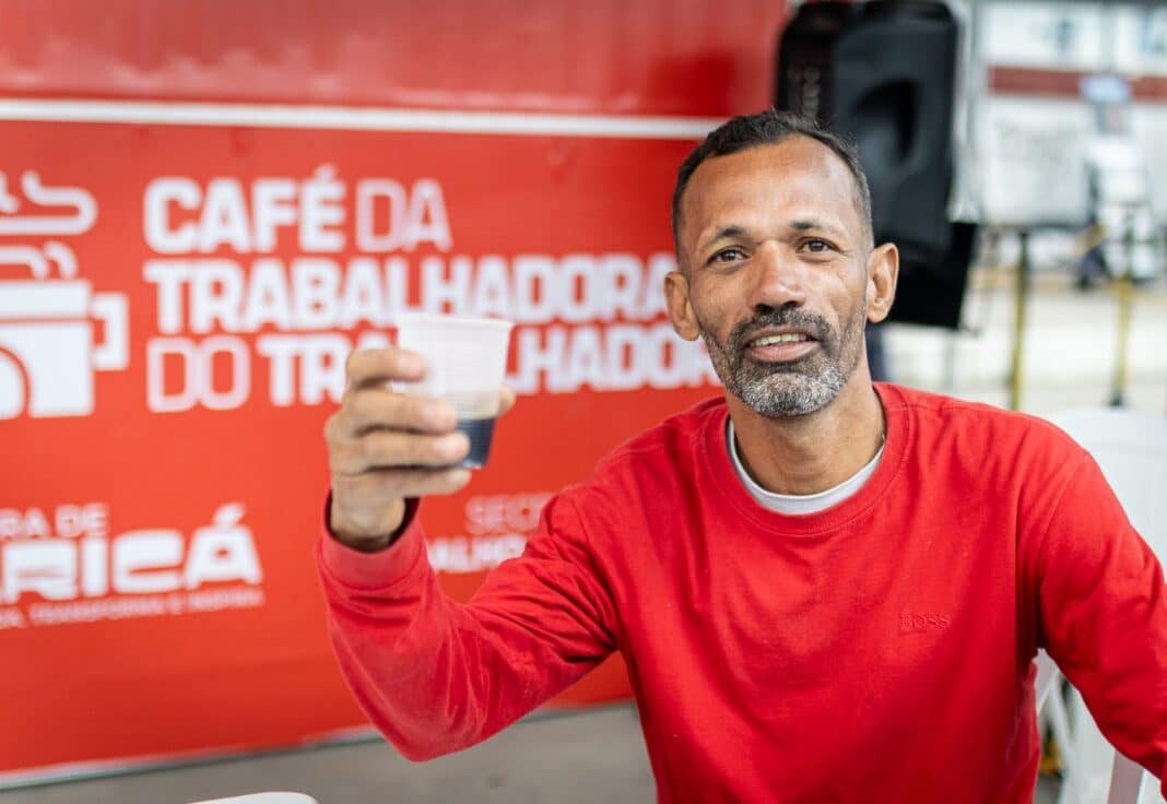 Café da Trabalhadora e do Trabalhador de Maricá completa um mês reforçando segurança alimentar no município