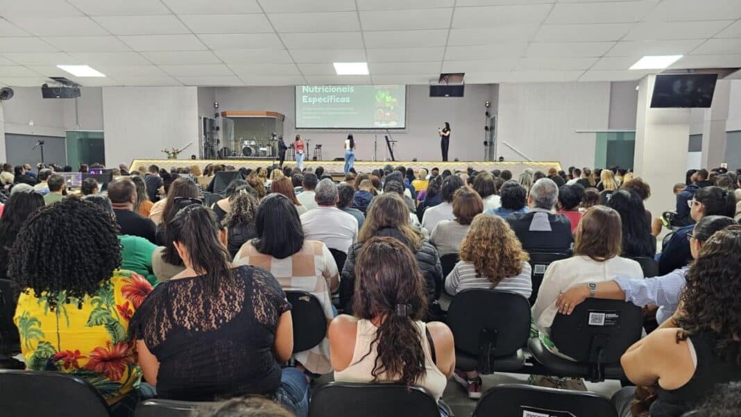 Cinco dias de aprendizado e troca na rede municipal de ensino reúnem cerca de 3 mil profissionais em Cabo Frio