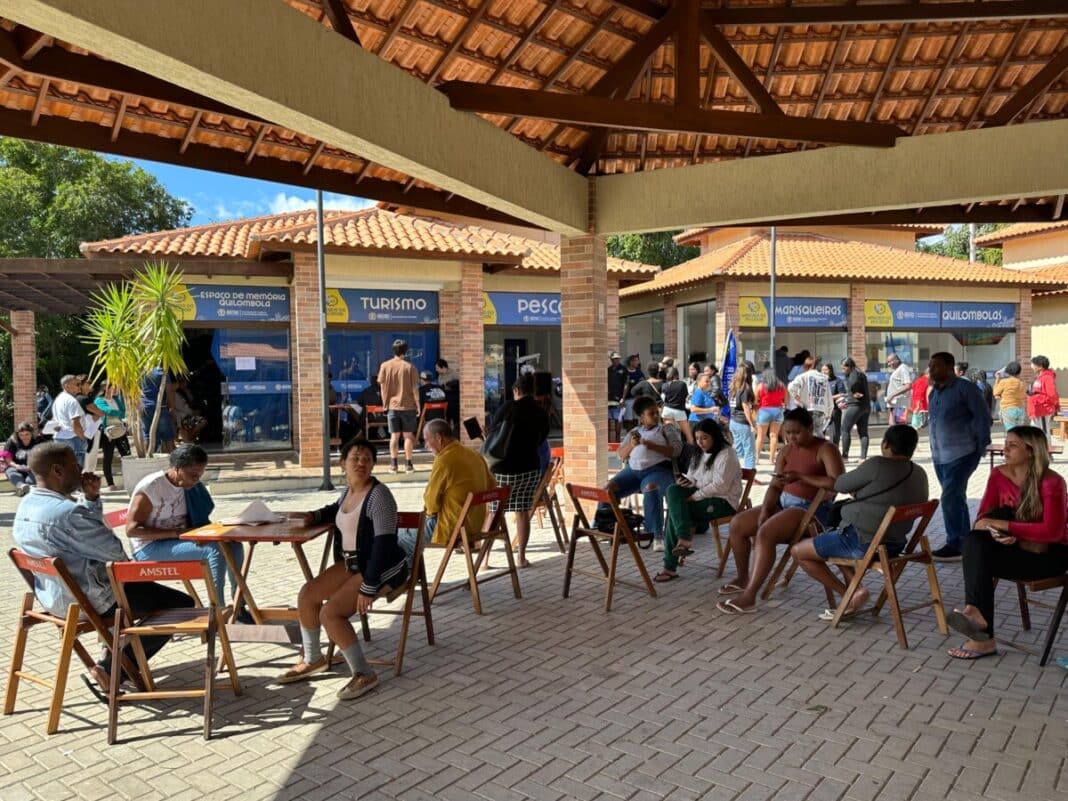 Comunidade Quilombola de Búzios recebe ação do Projeto Alok Aldeia em Foco no Mercado do Pescador, na Rasa