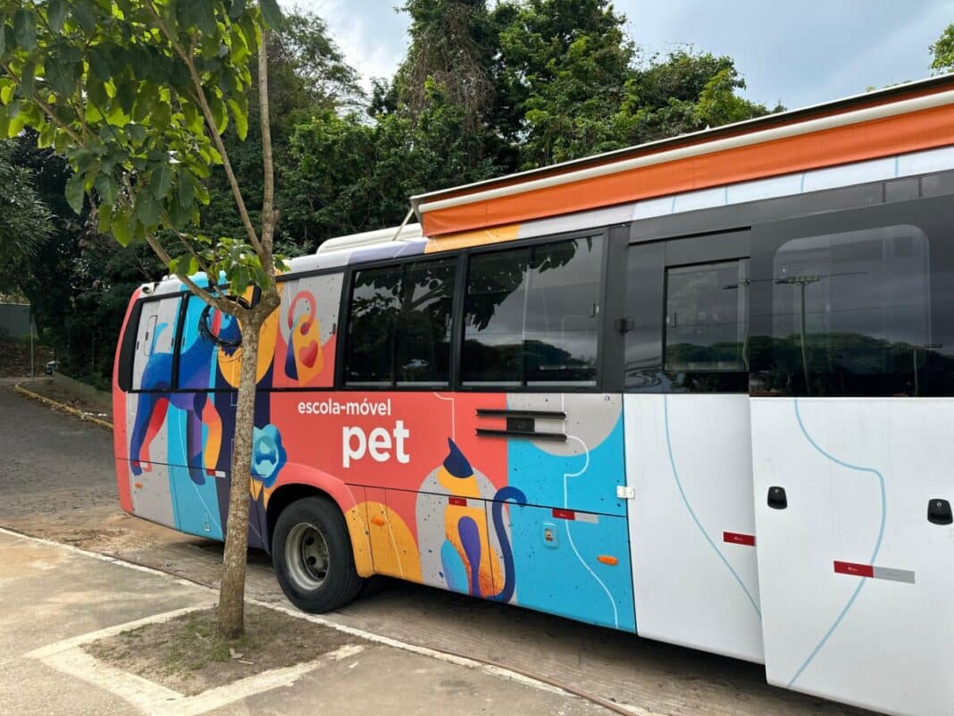 Escola Móvel Pet do Senac RJ chega a Búzios com 50 vagas gratuitas em cursos qualificação profissional