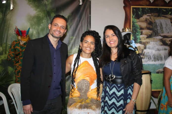 Exposição “Ateliê Fiderioman” celebra moda afro e indígena em São Pedro da Aldeia