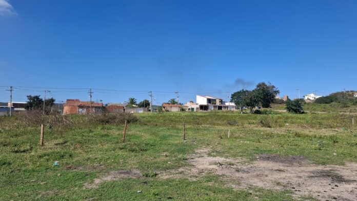 Fiscalização ambiental remove cerca irregular no Jardim Esperança
