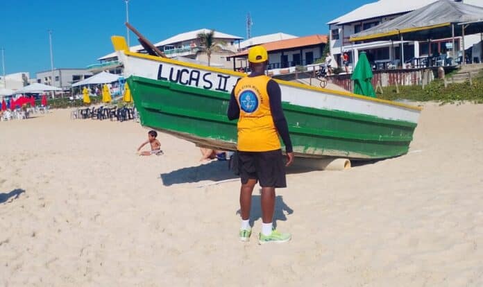 Guarda Marítima e Ambiental notifica embarcações por irregularidades em ações na Ogiva e no Peró