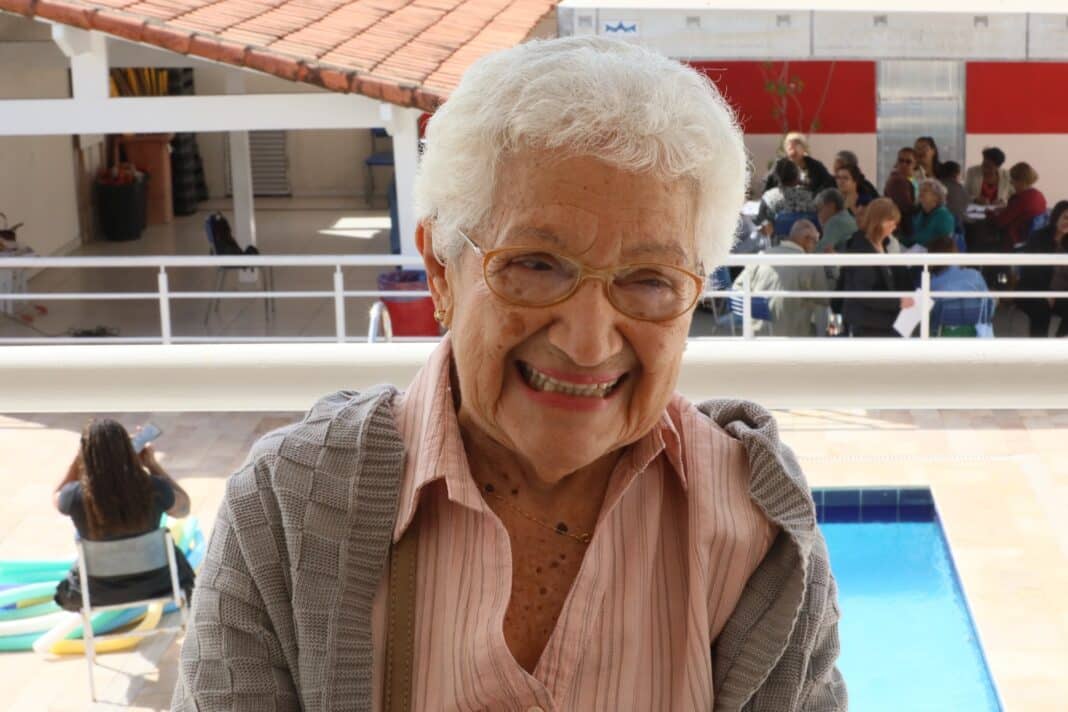 Idosa de 94 anos participa ativamente de atividades na Casa do Idoso de Itaipuaçu