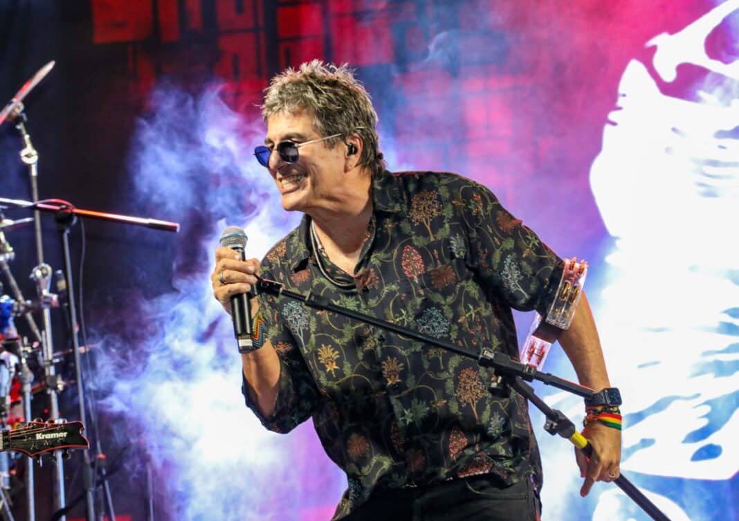 Lenda do rock nacional, Blitz faz show eletrizante no 2º Festival de Blues, Rock e Jazz de Maricá