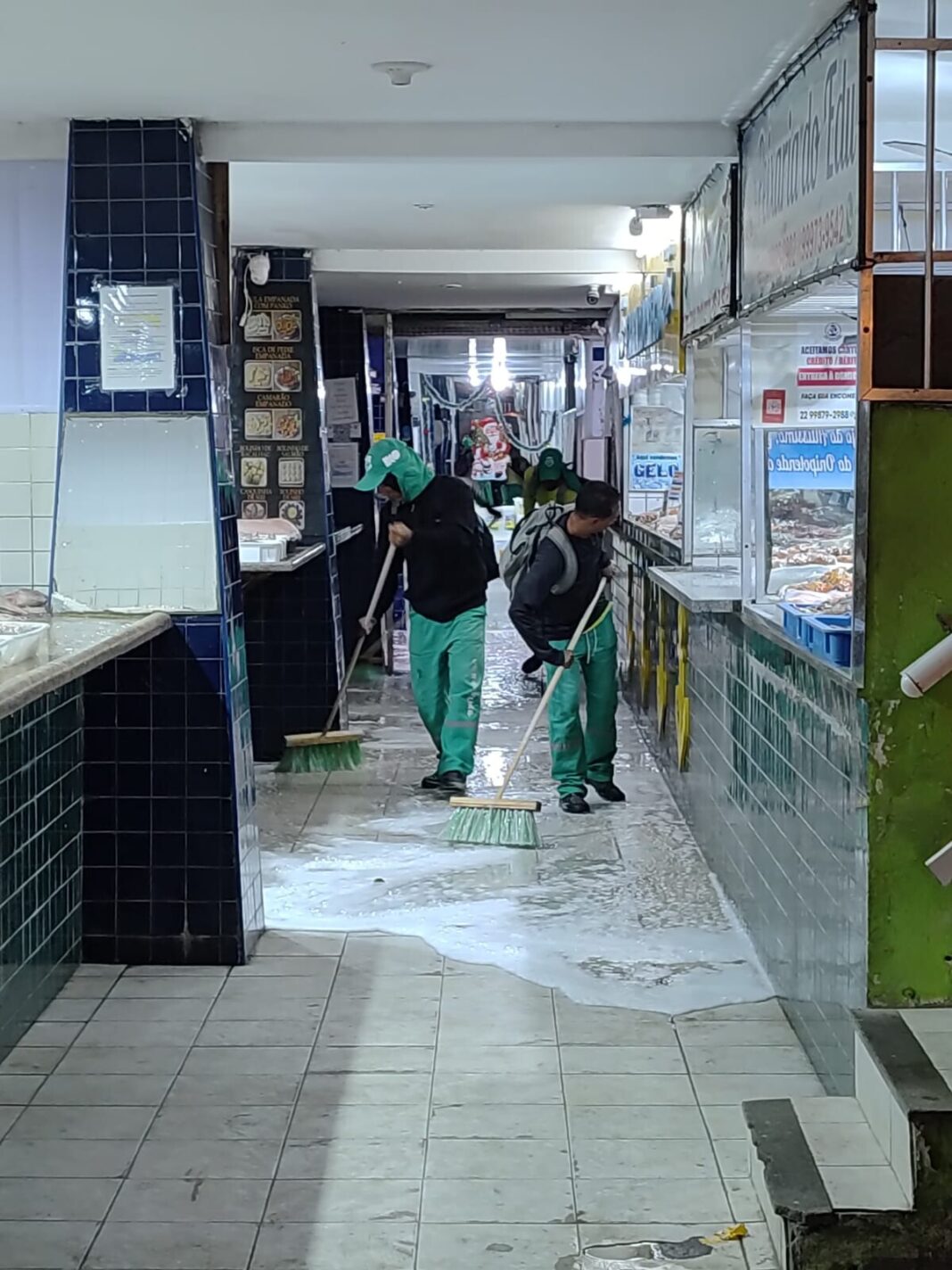Mercado de Peixe de Cabo Frio passa por limpeza nesta terça