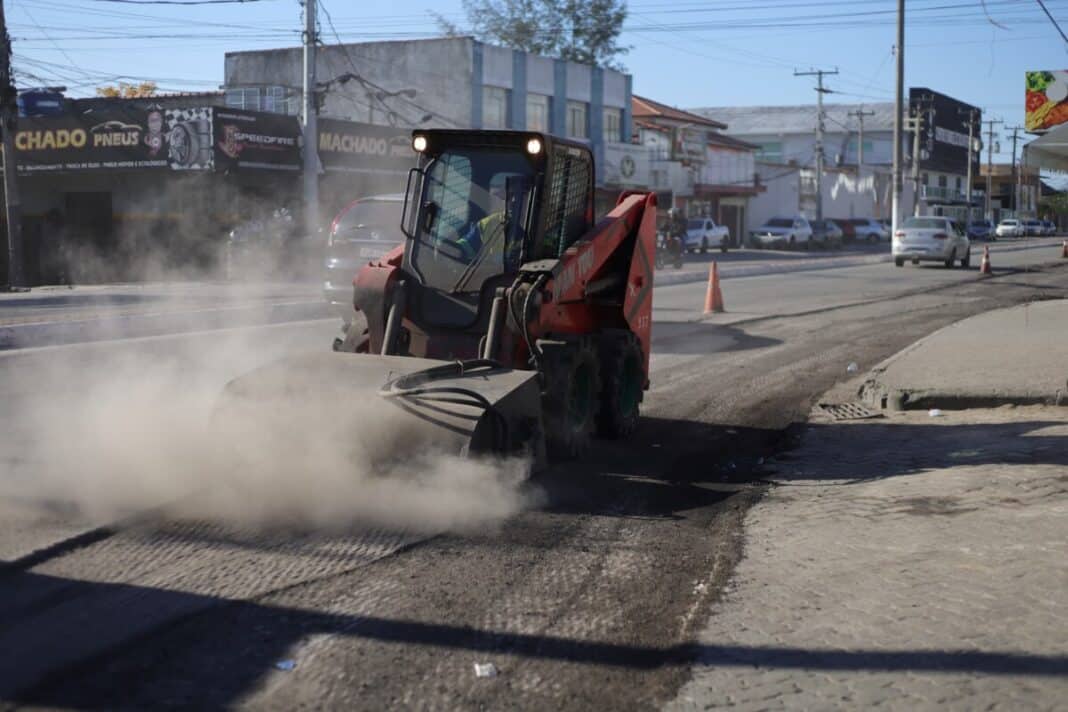Obras de requalificação asfáltica em Cabo Frio chegam à Avenida Teixeira e Souza