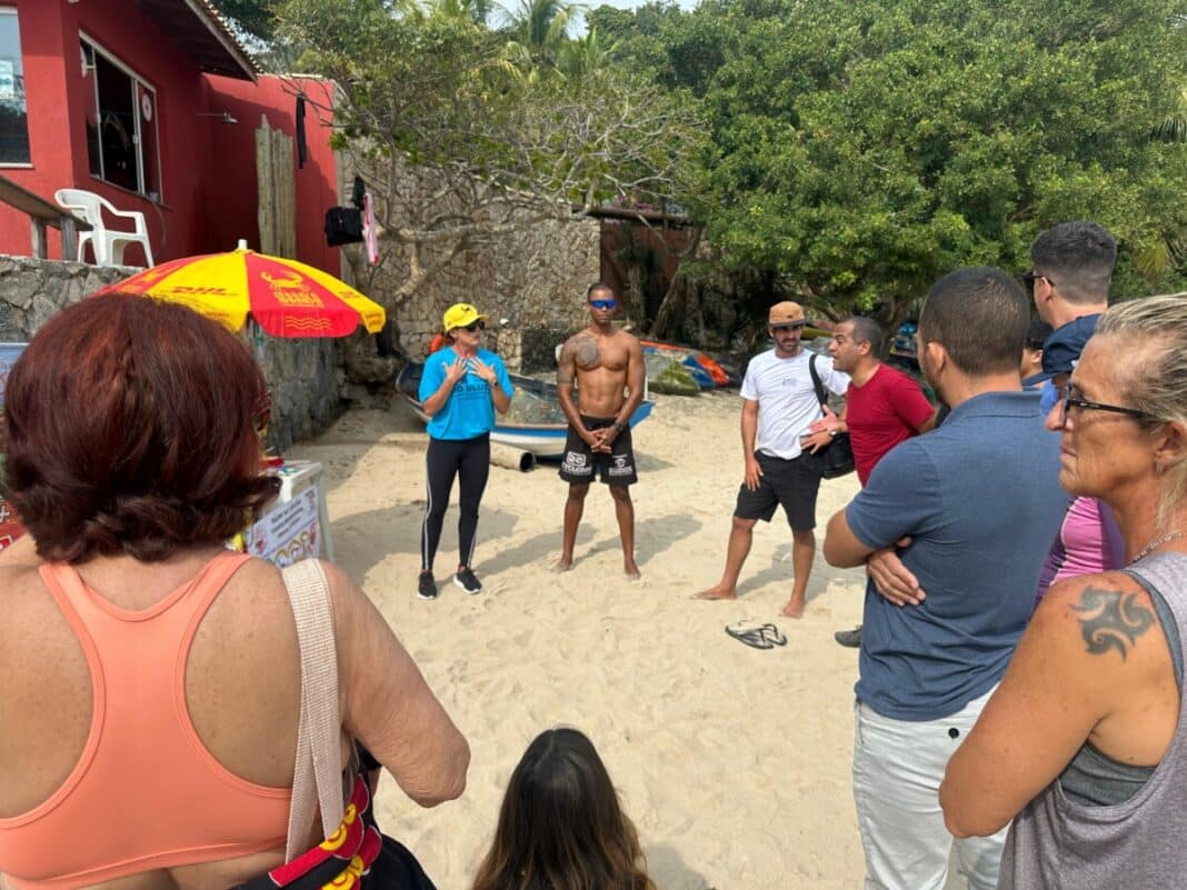 Palestra na Praia de Geribá alerta sobre prevenção ao afogamento e reúne voluntários e guarda-vidas