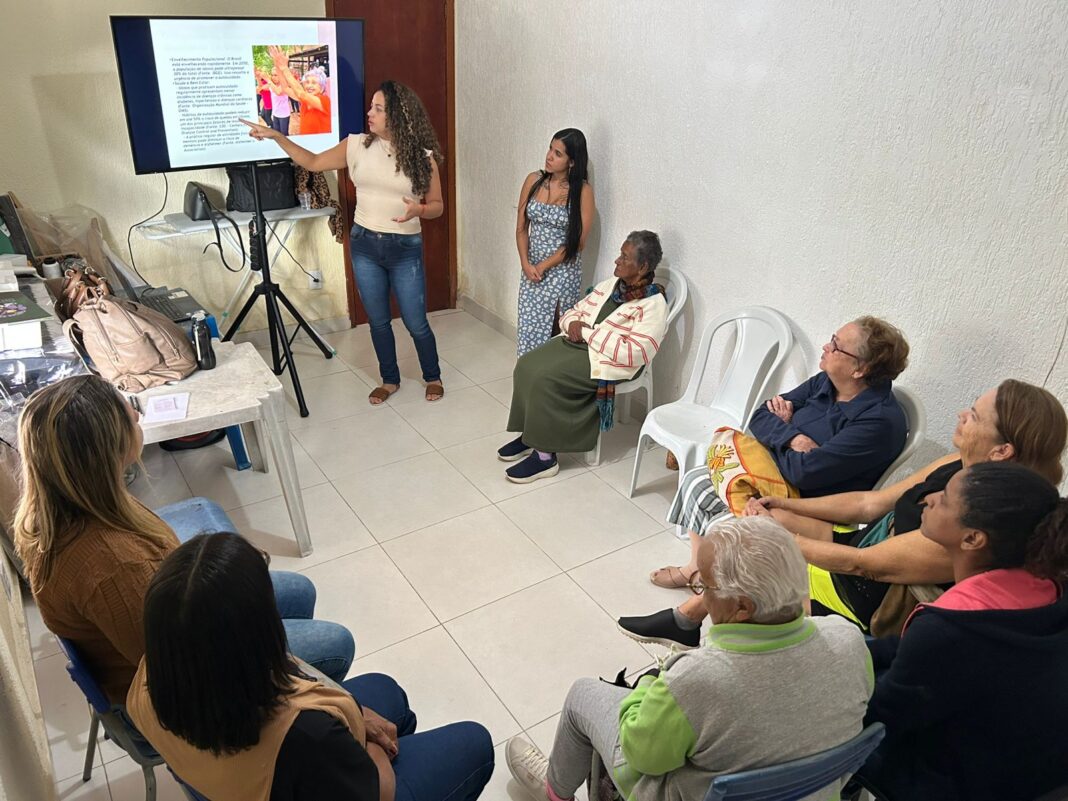 Palestra sobre autocuidado incentiva idosos de Maricá a adotarem hábitos saudáveis