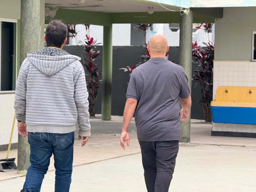 Prefeito Fábio do Pastel acompanha obras na Escola Municipal Jamila Mota