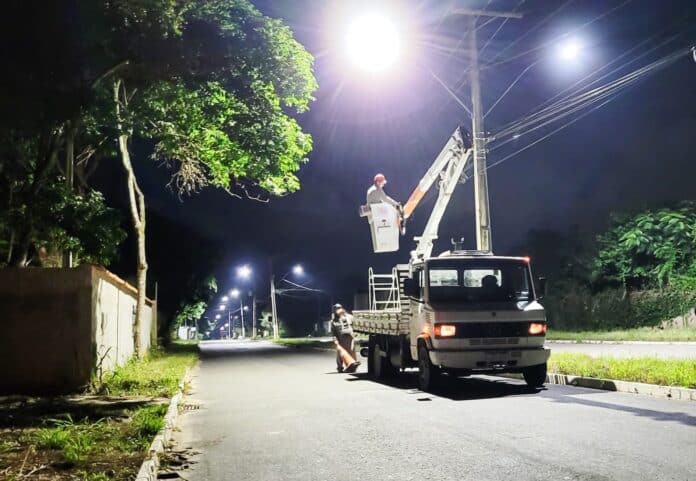 Prefeitura de Maricá leva programa ‘Ilumina Já!’ ao Itaocaia Valley, em Itaipuaçu
