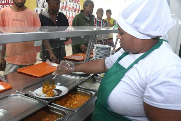 Prefeitura de Maricá serve refeição especial com nhoque de aipim no Restaurante Mauro Alemão