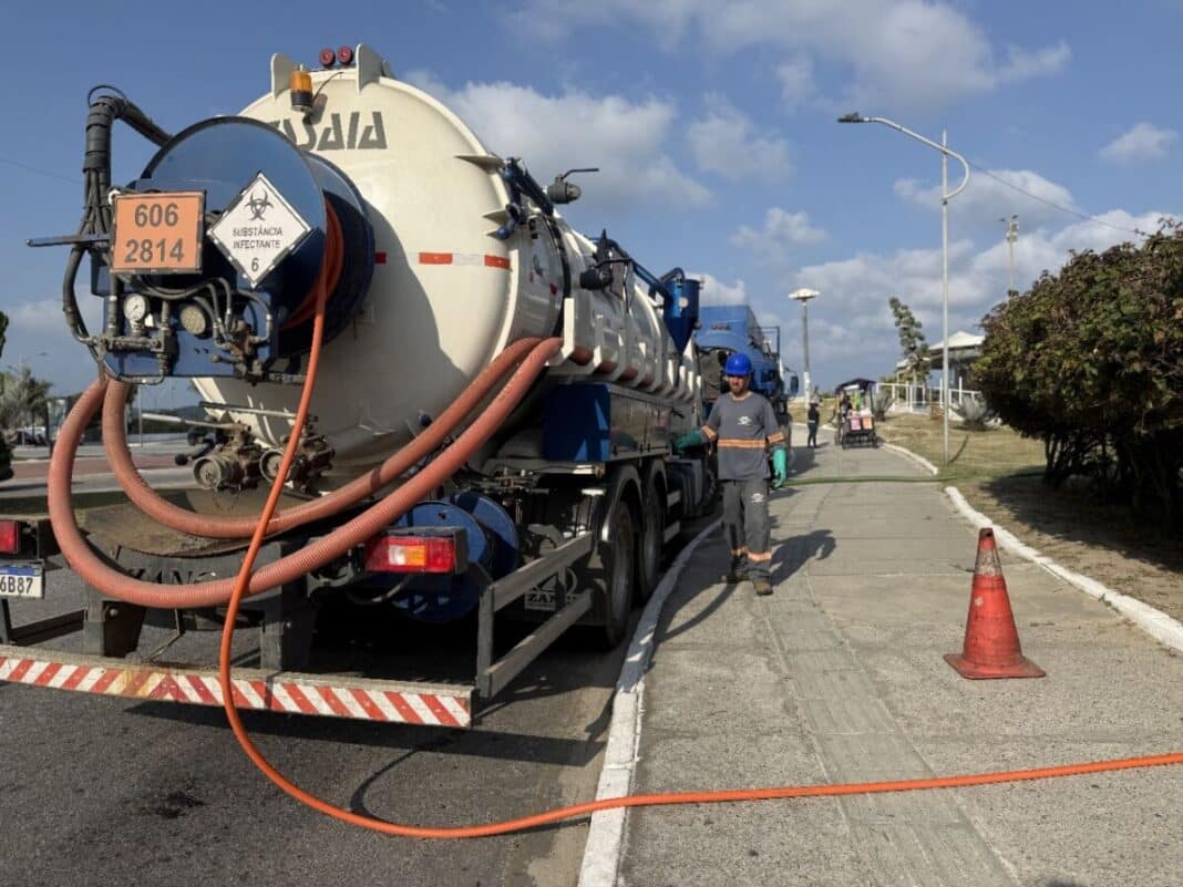 Prefeitura intensifica limpeza de bueiros em Cabo Frio