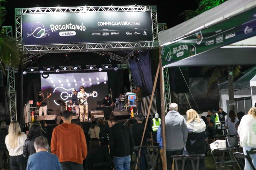 Recantando com shows gratuitos, feira criativa e gastronomia local em Itaipuaçu