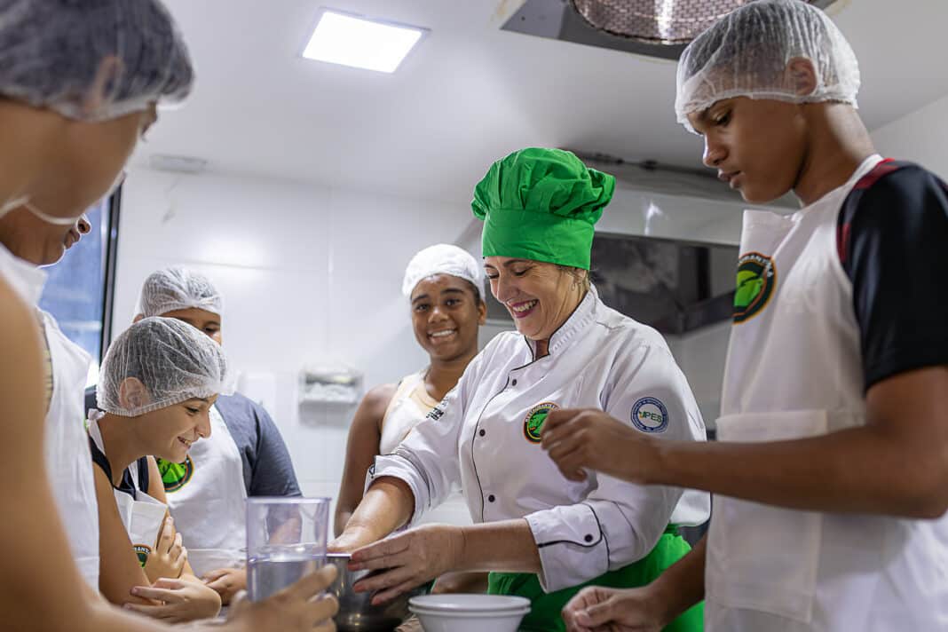 Restaurante Escola de Maricá aproveita tendência do