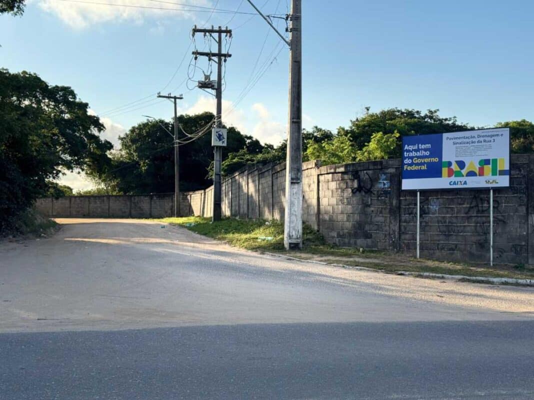 Rua do Poço Fundo começa a receber obras de drenagem e pavimentação