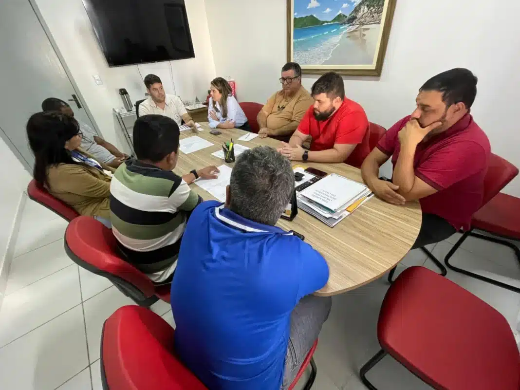 Secretário de Educação lidera força-tarefa com a Prolagos para evitar alagamentos em Parque Educativo na Prainha, em Arraial do Cabo