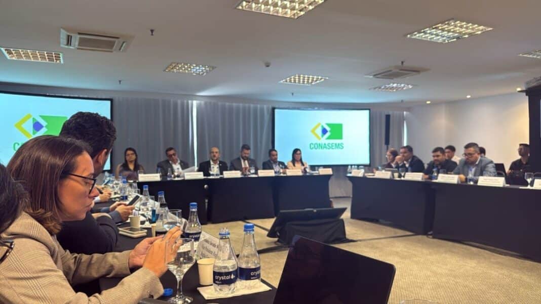Secretário de Saúde de Búzios participa da reunião da Diretoria do CONASEMS em Brasília