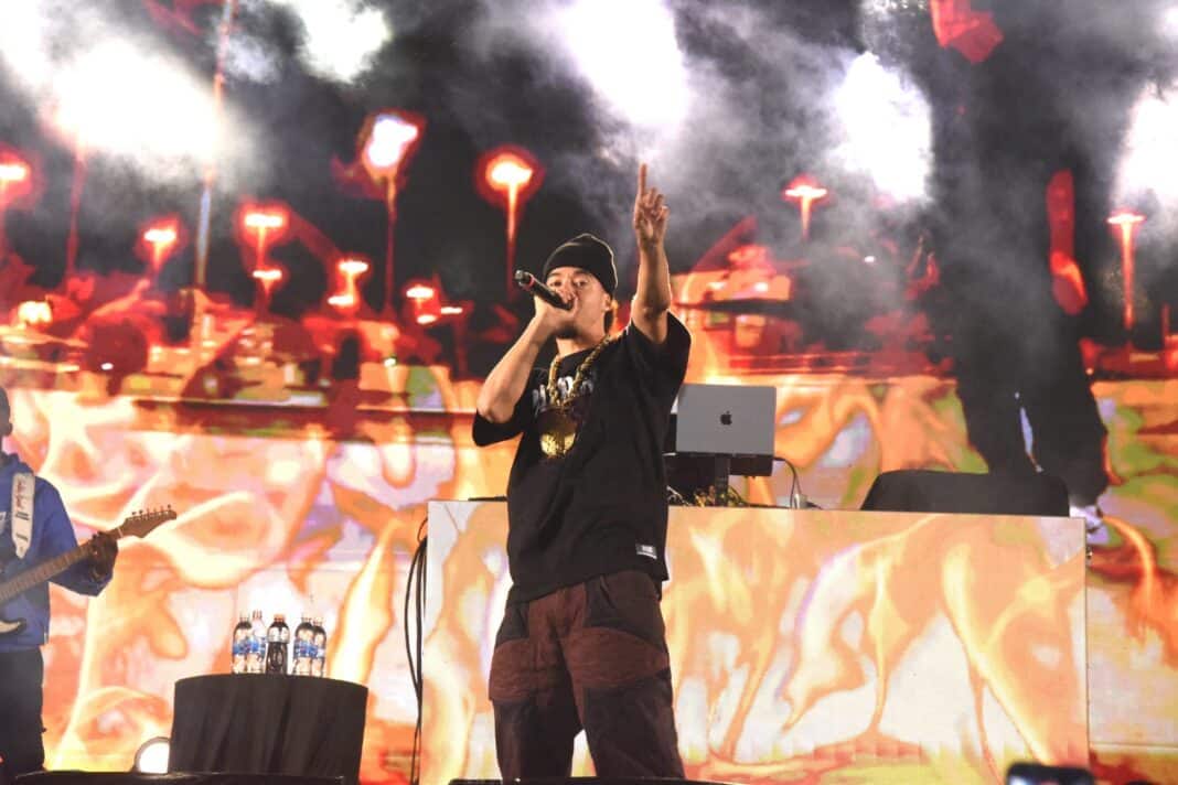2ª Bienal da UMES encerra com show de L7NNON e celebra protagonismo estudantil em Maricá