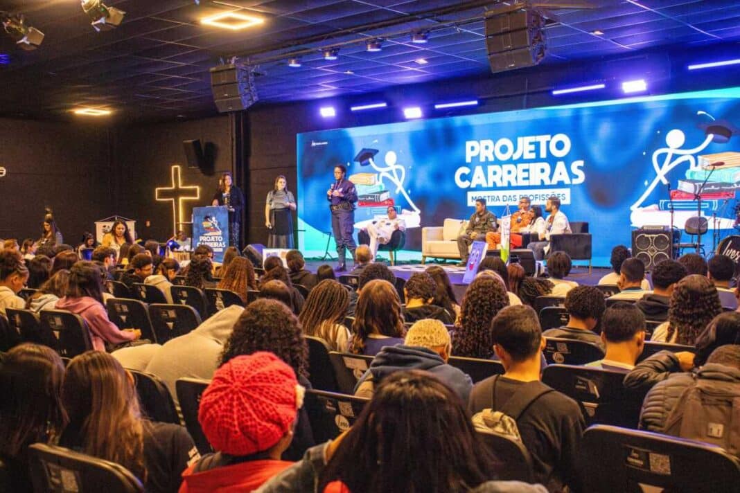 Alunos aldeenses participam do “Projeto Carreiras