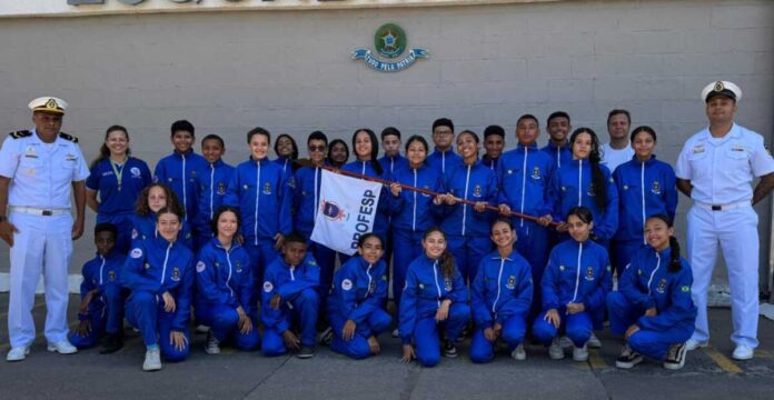 Alunos da rede municipal aldeense participam das comemorações do 109º aniversário da Aviação Naval