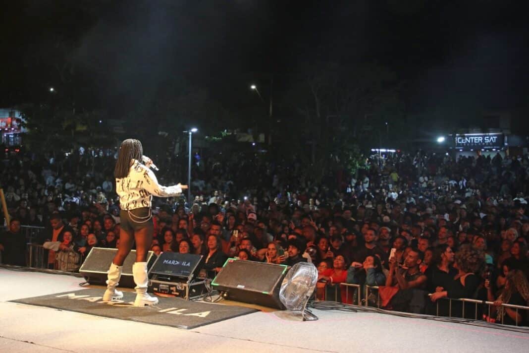 Búzios encerra Semana da Juventude com shows de Lance Maneiro e Marvvila na Praça Tia Uia
