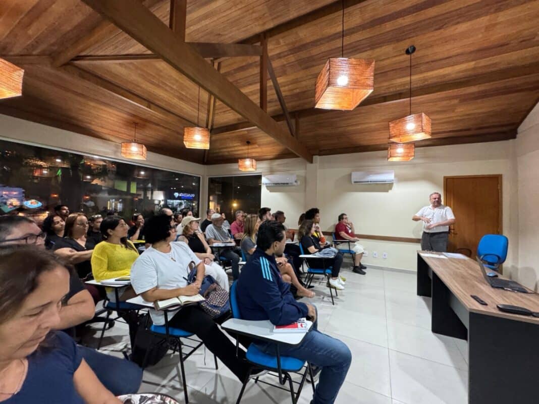 Búzios realiza aula inaugural do projeto VivaTur com mais de 50 participantes