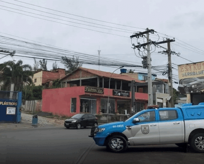 Clima de guerra em Cabo Frio: escolas e postos de saúde fecham após confronto com traficantes