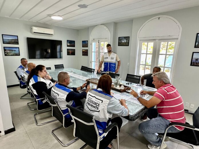 Búzios prepara instalação da base da Operação Segurança Presente em frente à Prefeitura