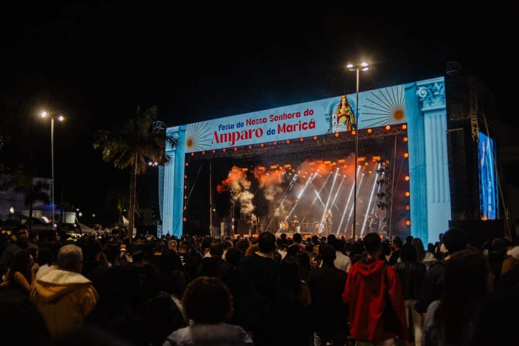 Fé, música e tradição marcam primeiro dia de shows na Festa de N. S. do Amparo